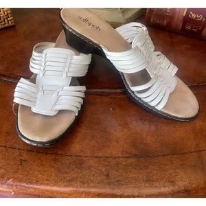 Nice Comfy Classic Foot Flattering Softspots Leather Sandals 8